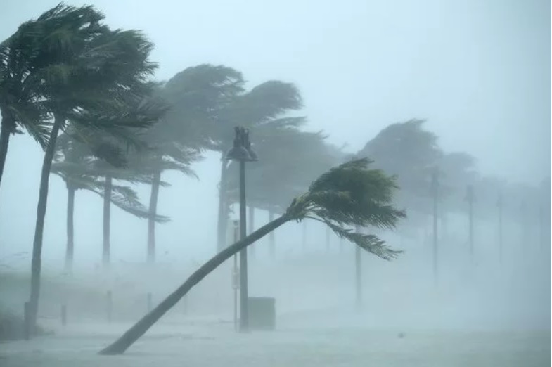 Possibilidade de tempestades com ventos de até 100 km/h em Curitiba