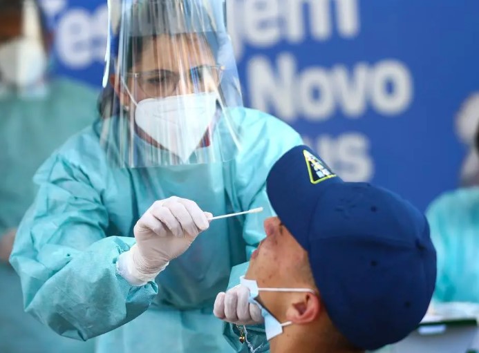 OMS alerta para aumento da covid-19 no mundo e reforça necessidade de vacinação