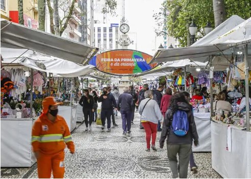 Feiras da Primavera já funcionam nas Praças Osório e Santos Andrade