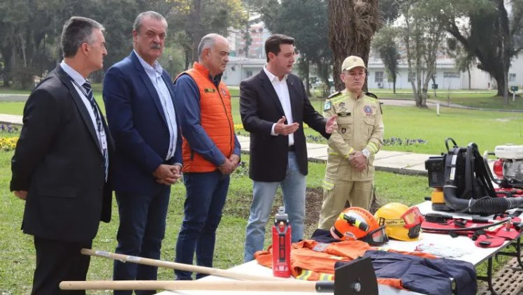 Paraná anuncia 500 brigadistas e R$ 24 milhões para combater incêndios