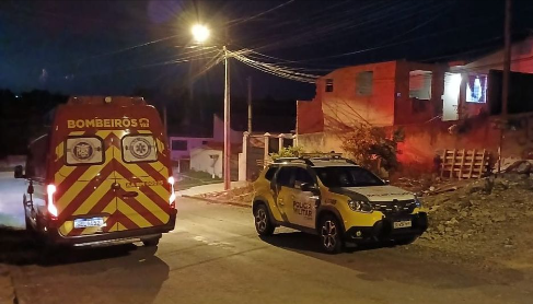 Mulher tem casa invadida e vê filho ser assassinado a tiros em Campo Largo