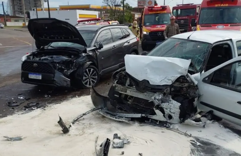 Quatro pessoas ficam feridas em acidente na BR-376