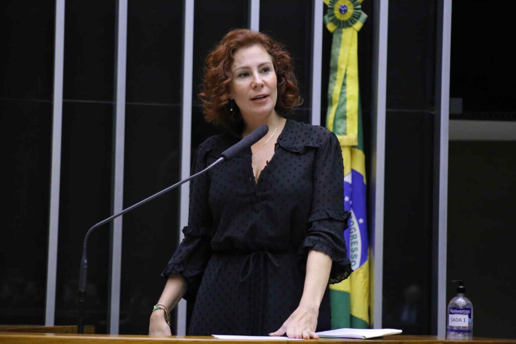 Após decisão do STF, Carla Zambelli se torna foragida internacional;veja o que diz a lei