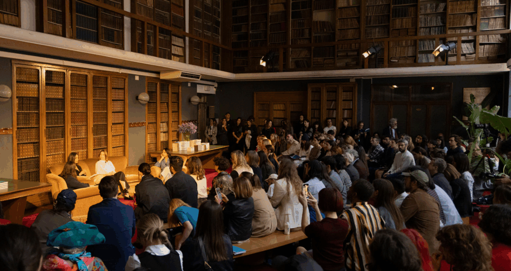 Moda encontra inspiração na literatura e cria novas formas de conexão com o público