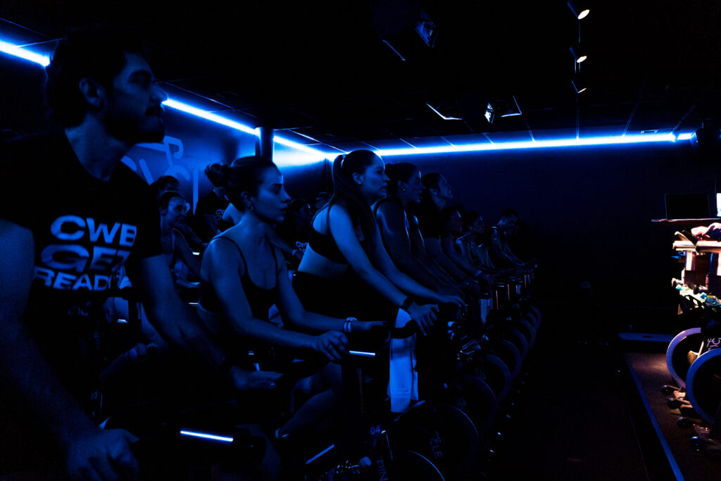 Benefícios físicos e mentais: 8 vantagens de praticar bike in door