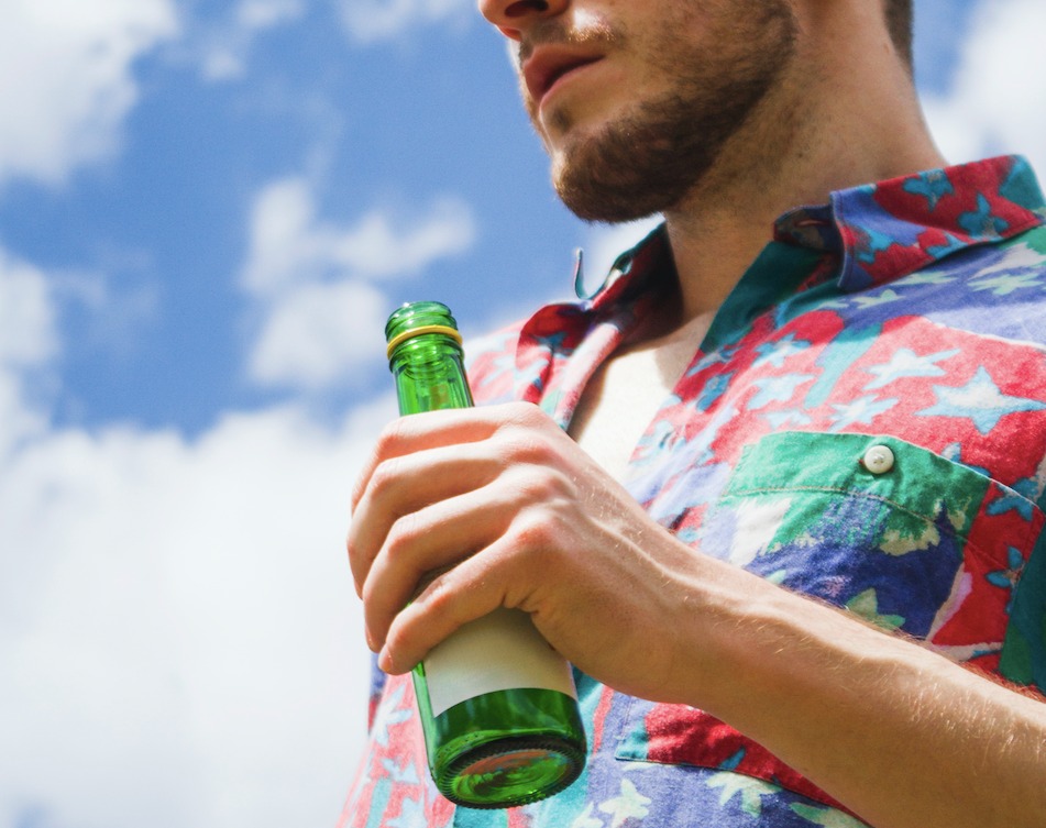 Com a chegada do verão, consumo de álcool cresce e reforça atenção à prevenção do câncer