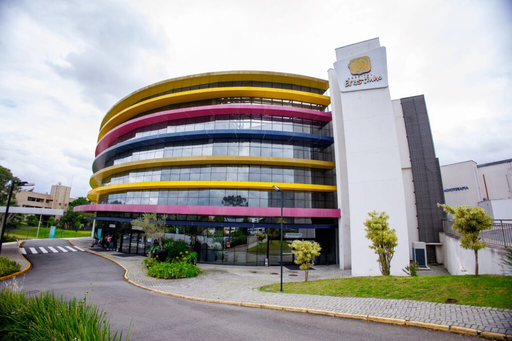 Projeto Alegria vai transformar parte do Erasto Gaertner em galeria de arte, levando exposições para pacientes e profissionais de saúde