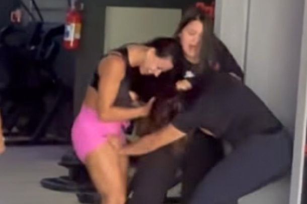 Influenciadora flagrada agredindo mulher na academia se posiciona sobre o acontecimento
