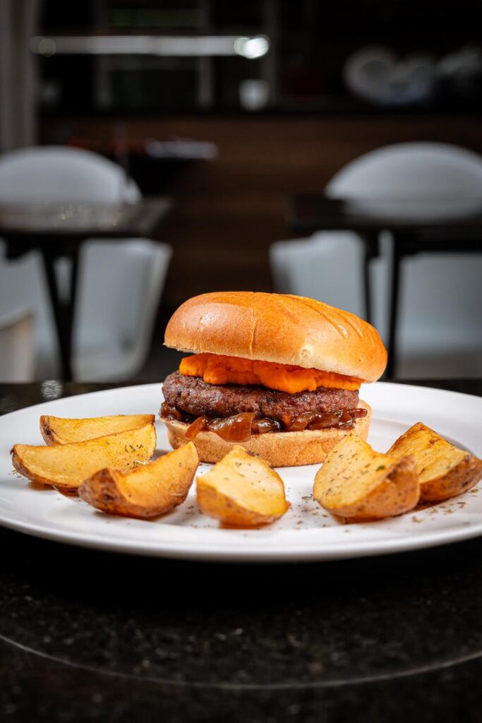 Dia Mundial do Hambúrguer é nesta quinta-feira (28): confira seis lugares para comer burgers especiais em Curitiba