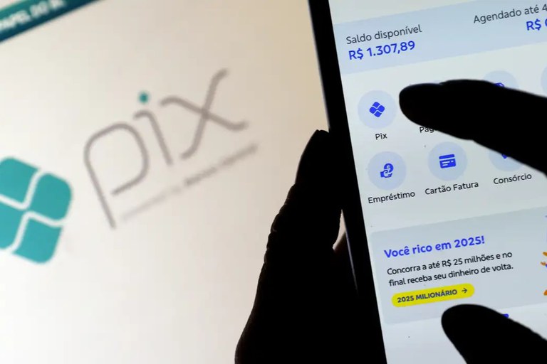 Um terço dos golpes digitais no Brasil envolve Pix: especialistas explicam como se proteger e recuperar o dinheiro