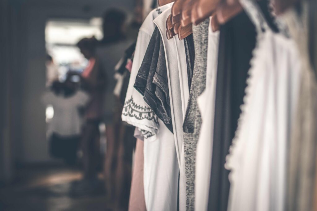 Moda para circular: SOMA RECICLA reúne peças vintage, arquivo de marca autoral e reedita o Escambo Fashion